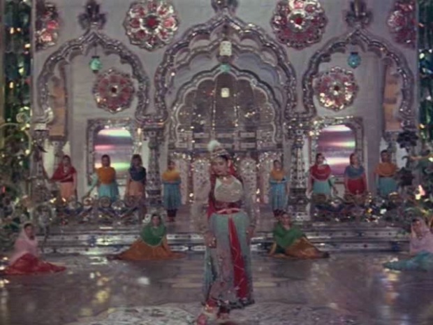 Mughal_E_Azam.014.great hall of mirrors